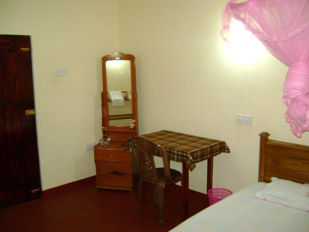 Family Guest House Mirissa Kültér fotó