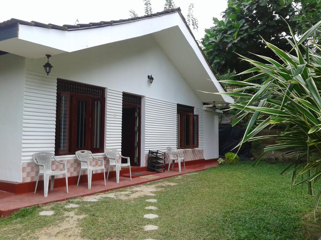 Family Guest House Mirissa Kültér fotó