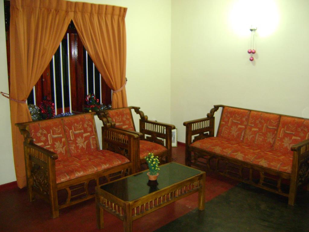 Family Guest House Mirissa Kültér fotó