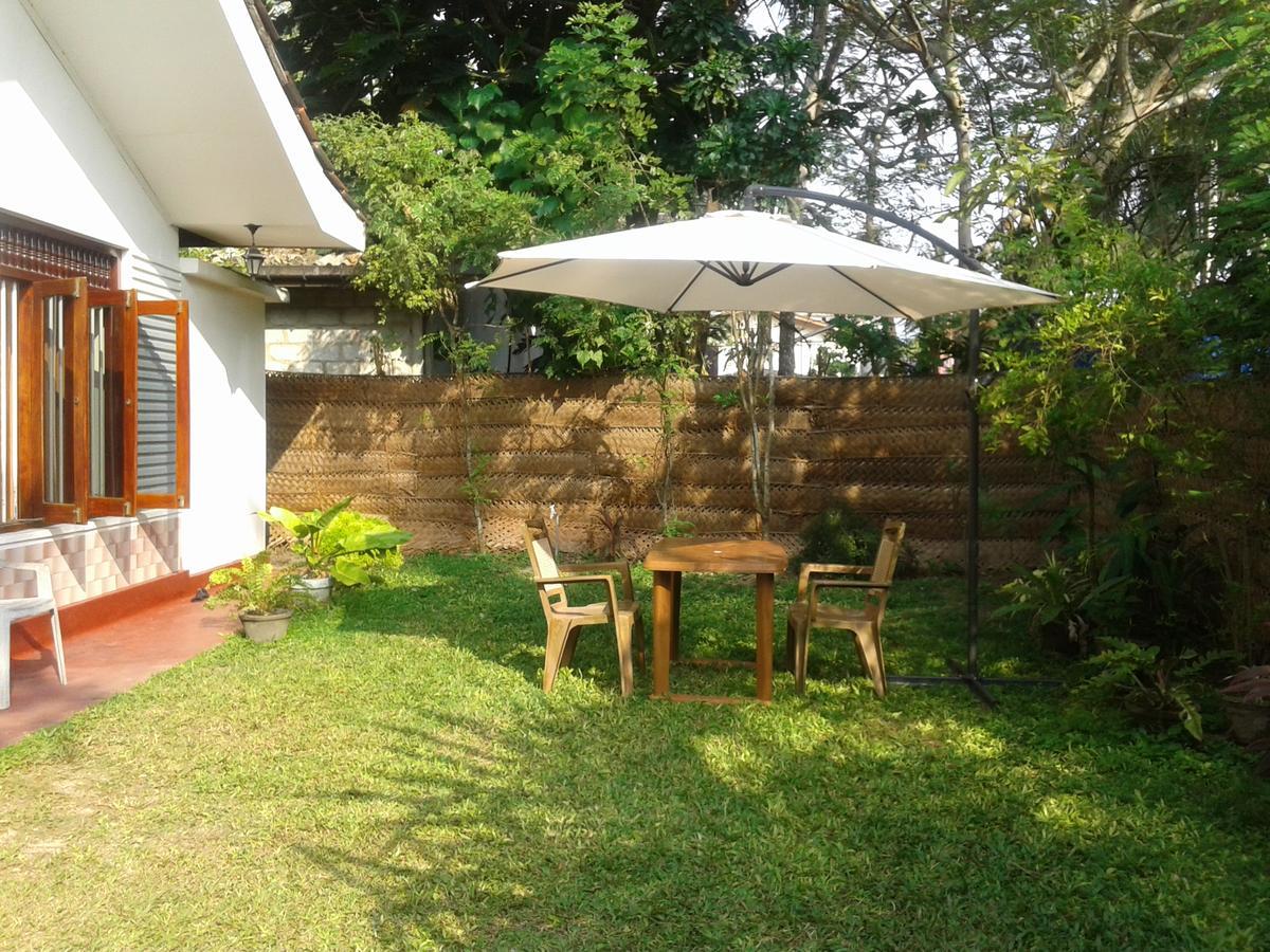 Family Guest House Mirissa Kültér fotó